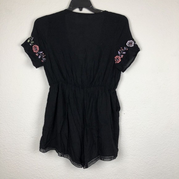 L’atiste By Amy womens romper shorts Size L Black Embroidered Flowers - Picture 8 of 10